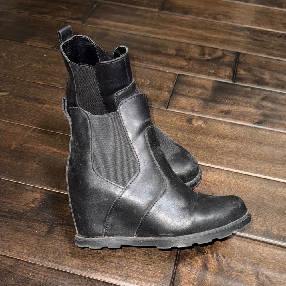Universal Thread Wedge Leather Ankle Boots EUC